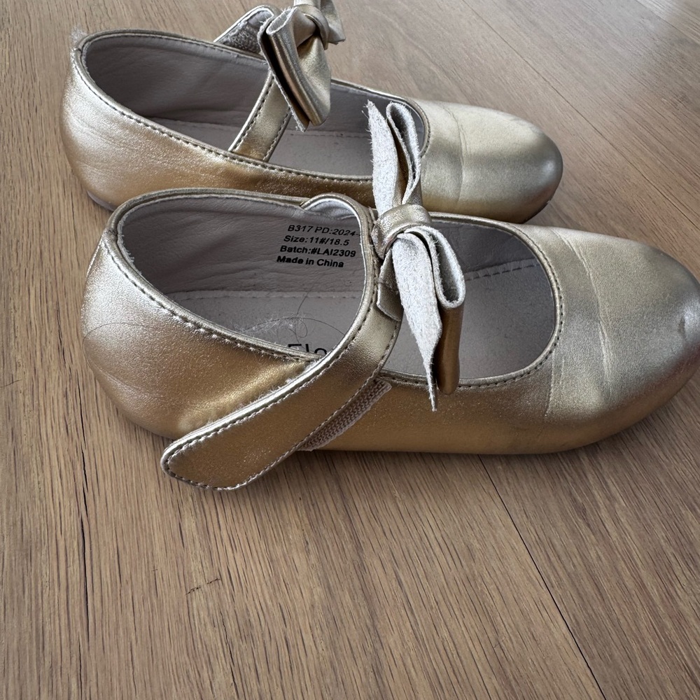 Gold Kids Shoes with Bow - Picture 6 of 9